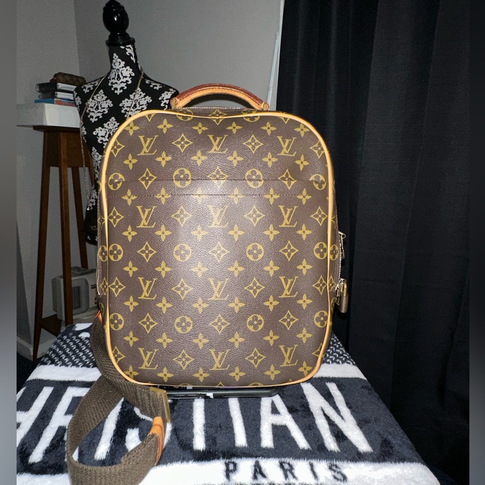 LOUIS VUITTON
MONOGRAM CANVAS SAC A DOS PACKALL